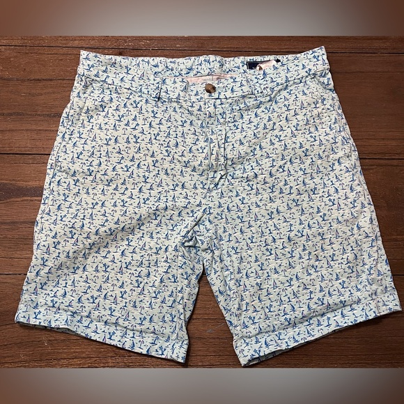 Vineyard Vines Other - Vineyard Vines Breaker Shorts Sailboats and Palm Trees Mens size 34